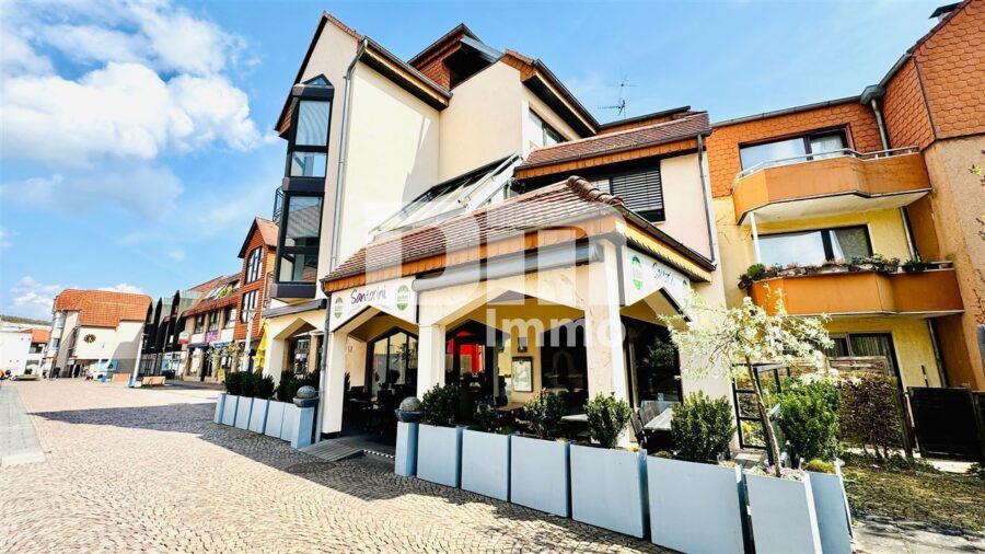 Schön zentral gelegenes Büro mit Balkon und Tiefgaragenstellplatz - TitelFrontansicht